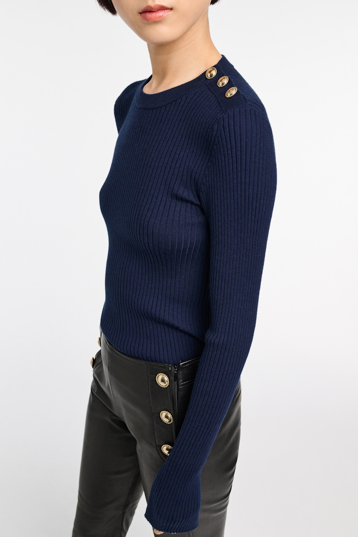 Dorothee Schumacher Pullover aus Wolle-Seide Mix mit goldenen Knöpfen midnight