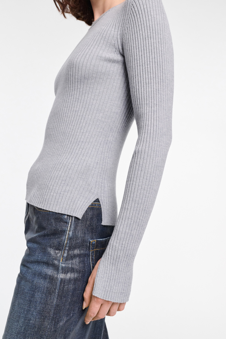 Dorothee Schumacher Pullover aus Wolle-Seide Mix mit goldenen Knöpfen grey melange