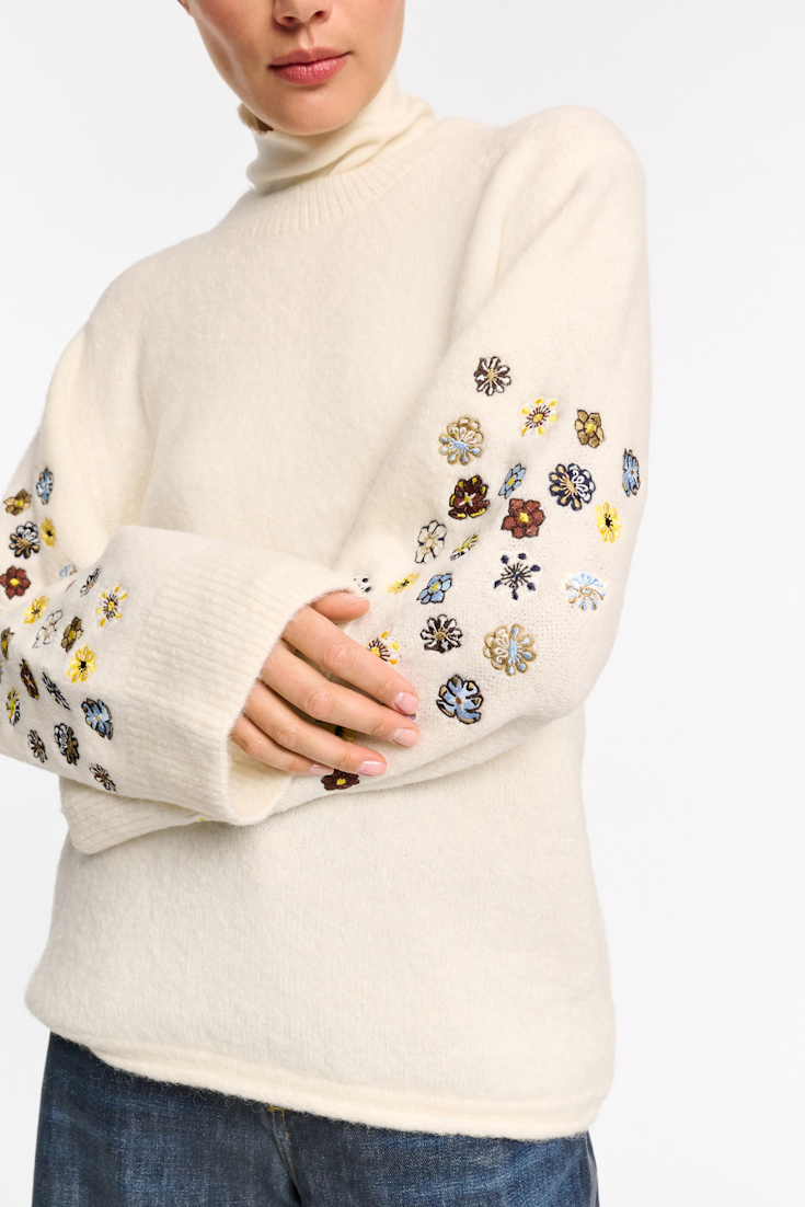 Dorothee Schumacher Alpaca-blend pullover with embroidery camellia white