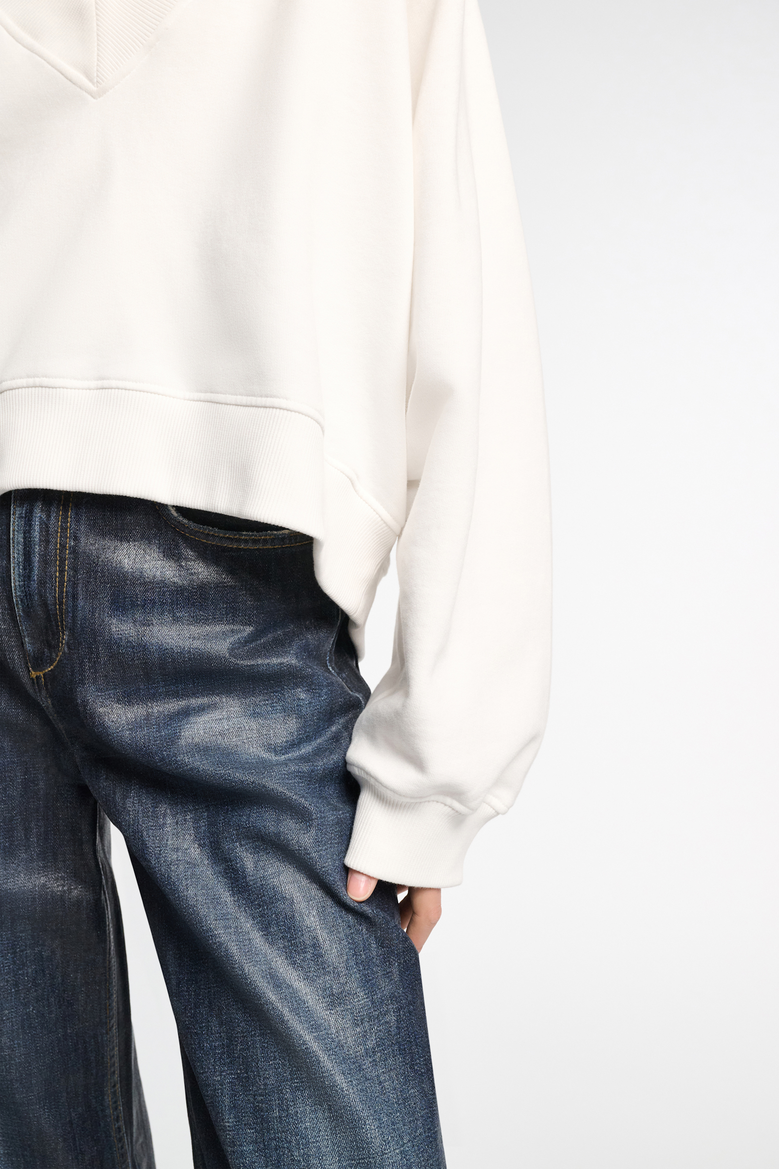 Dorothee Schumacher Heavy cotton oversized sweatshirt with embroidery white blue