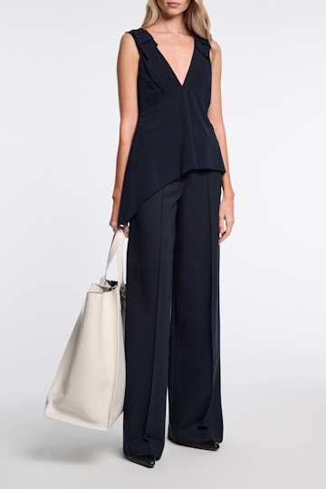 Dorothee Schumacher Top mit V-Ausschnitt und asymmetrischem Saum dark navy