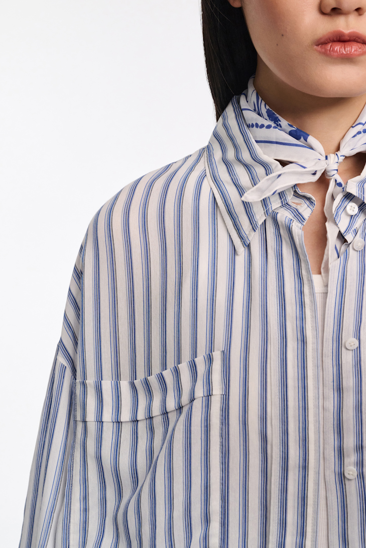 Dorothee Schumacher Oversized Hemd mit aufgesetzten Taschen blue shadow stripe