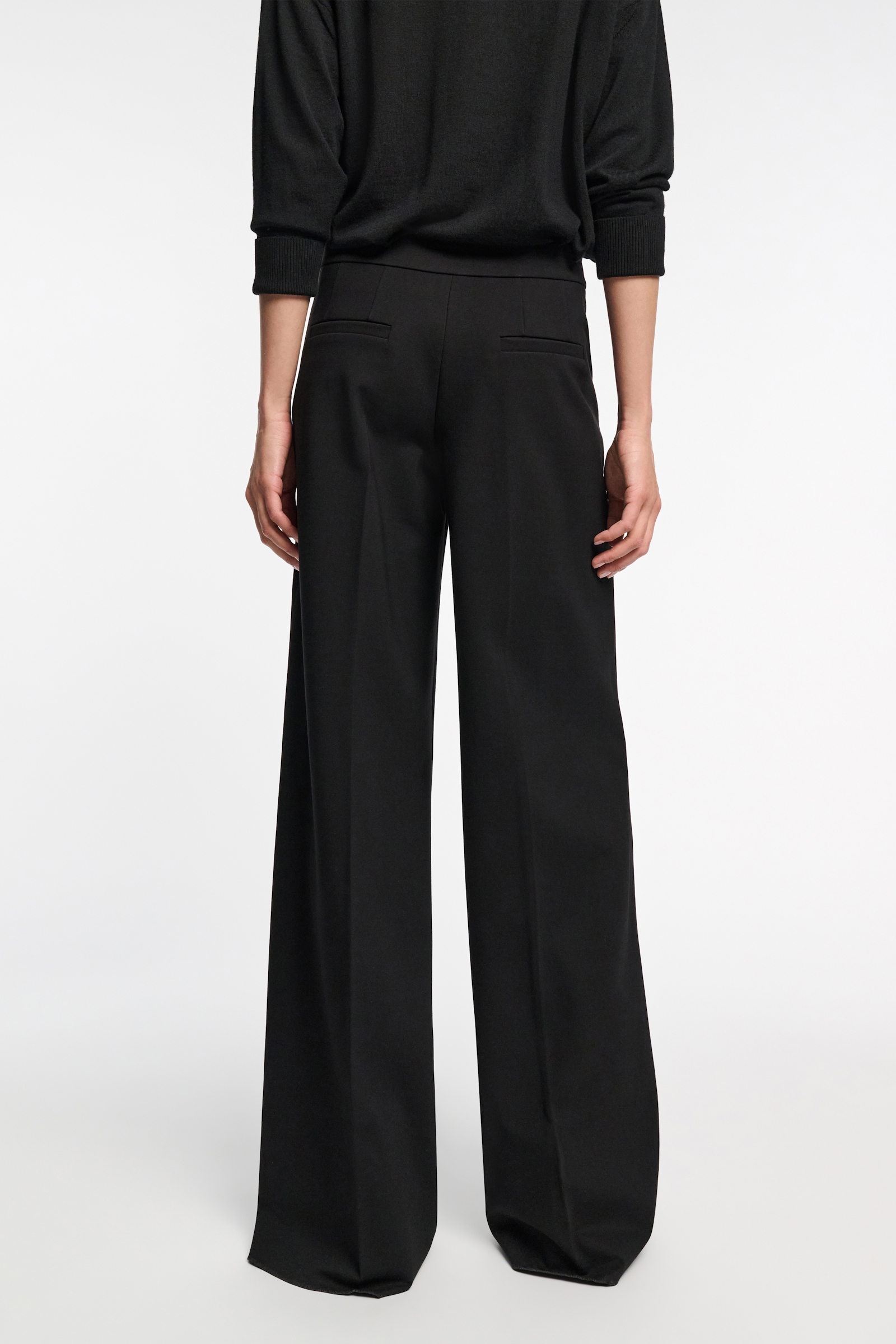 Dorothee Schumacher Hose aus Punto Milano mit goldenen Knöpfen pure black
