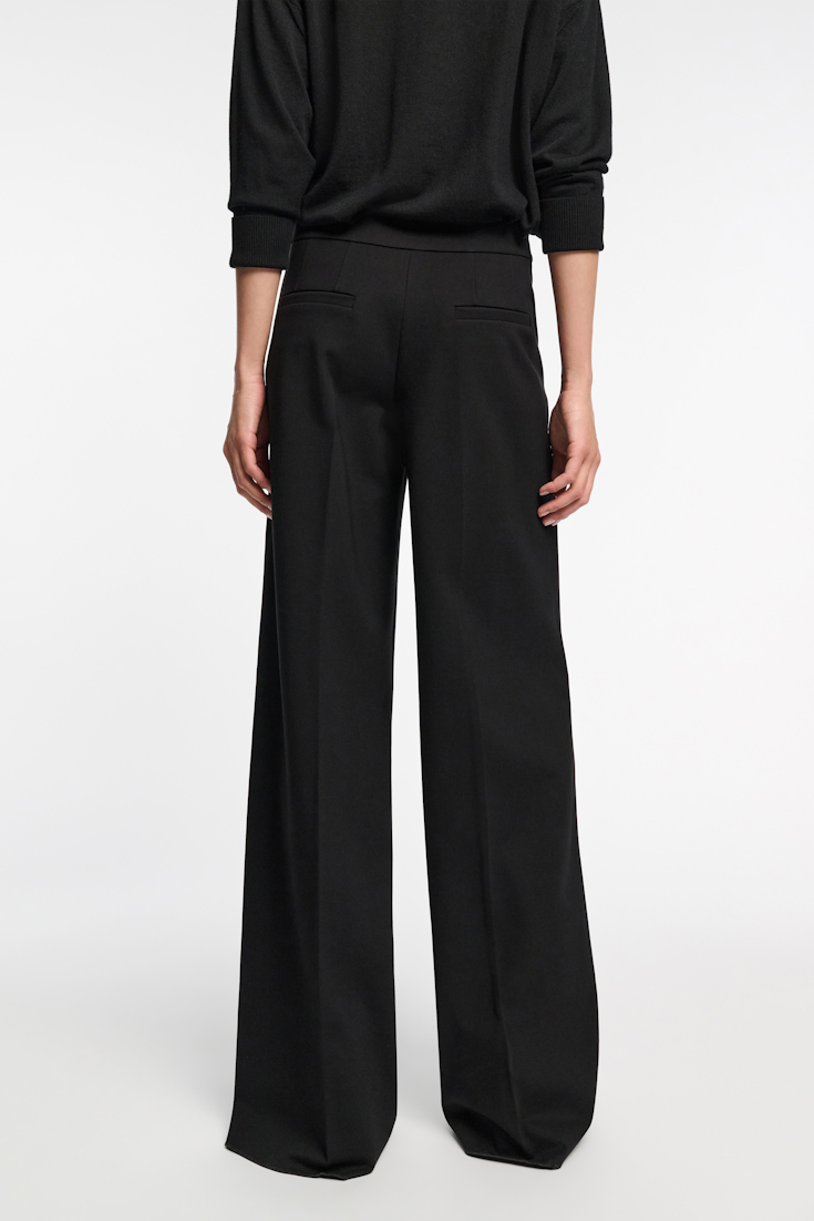 Dorothee Schumacher Hose aus Punto Milano mit goldenen Knöpfen pure black