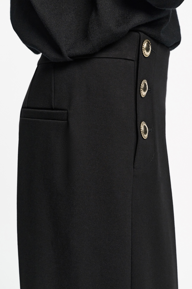 Dorothee Schumacher Hose aus Punto Milano mit goldenen Knöpfen pure black