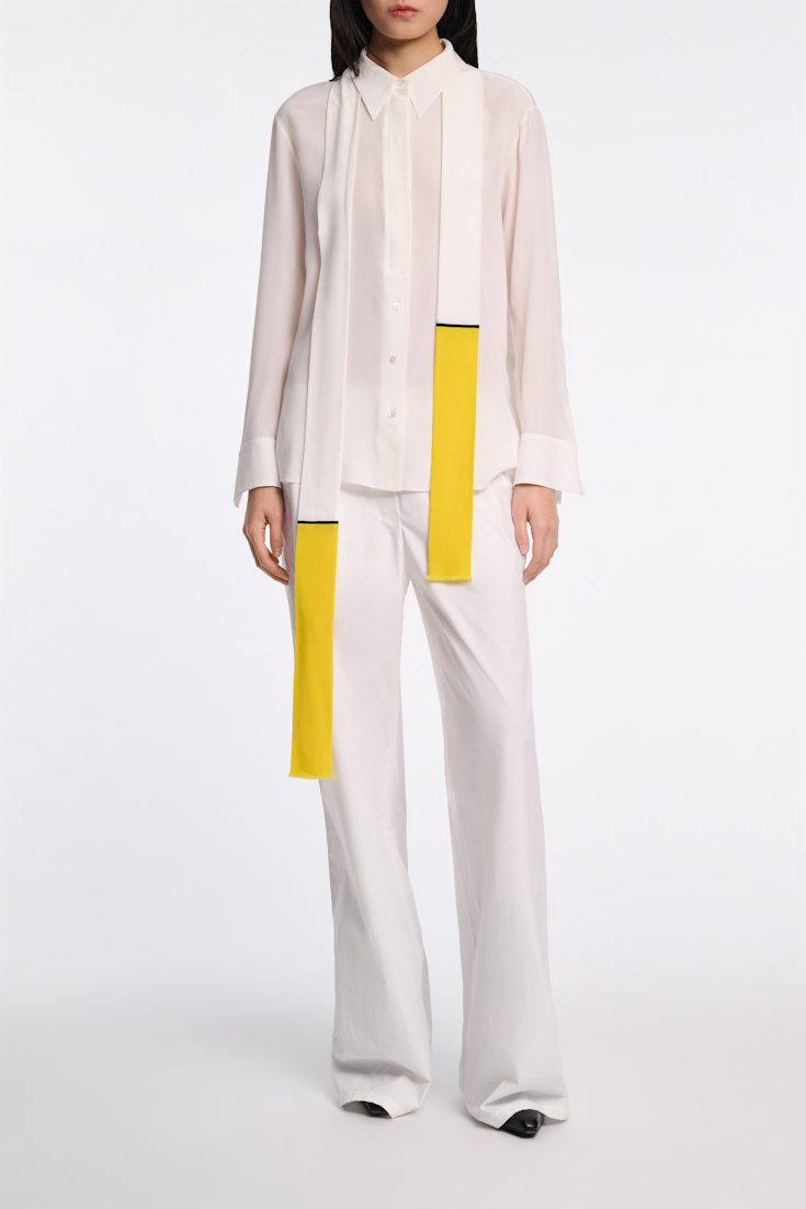 Dorothee Schumacher Seidenbluse aus Crêpe de Chine mit Schal-Detail marshmellow white