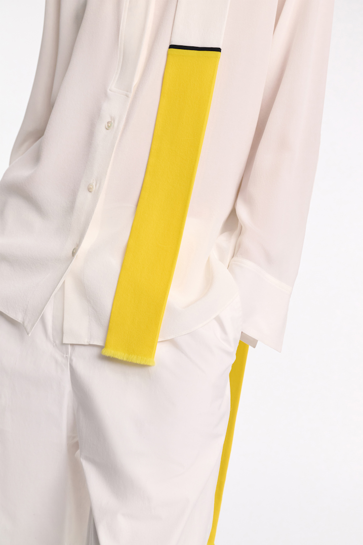 Dorothee Schumacher Seidenbluse aus Crêpe de Chine mit Schal-Detail marshmellow white