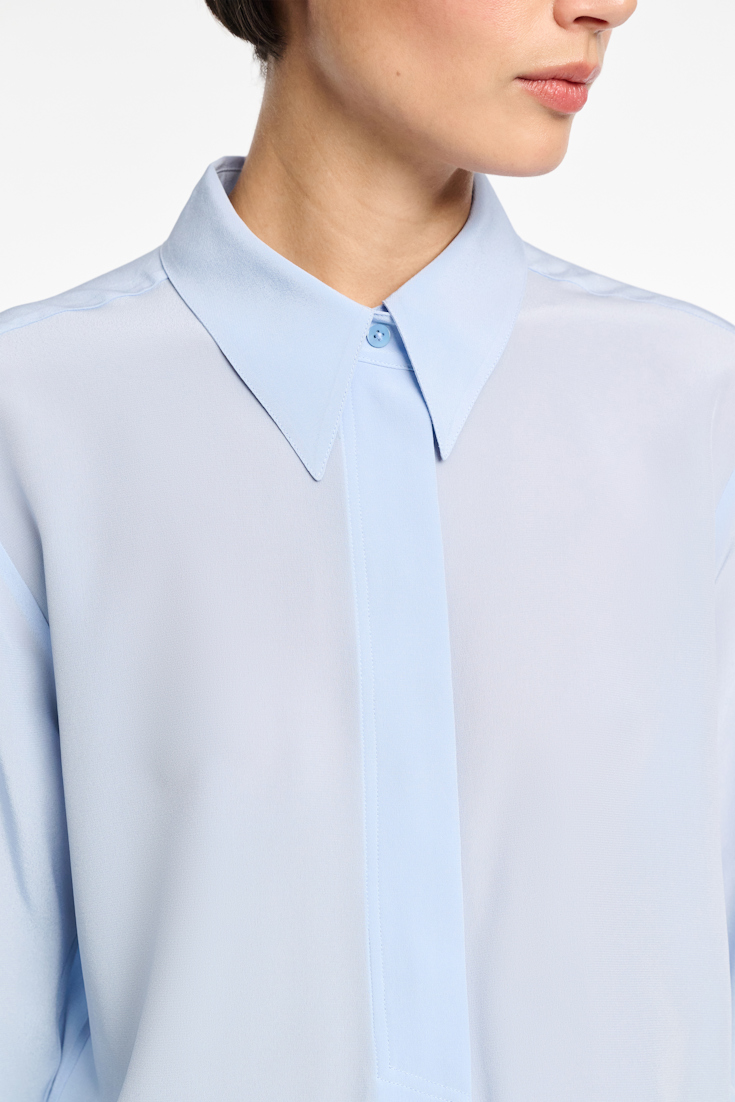 Dorothee Schumacher Seidenbluse aus Crêpe de Chine sky