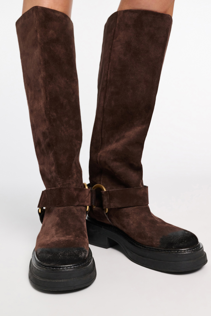 Dorothee Schumacher Hohe Combatboots aus gewachstem Wildleder mit Signature Ring-Detail chocolate brown