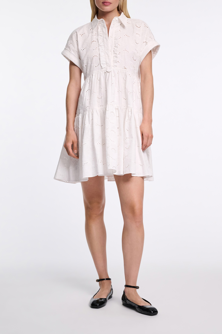 Dorothee Schumacher Kurzes Kleid aus Broderie Anglaise mit Rüschen-Details pure white