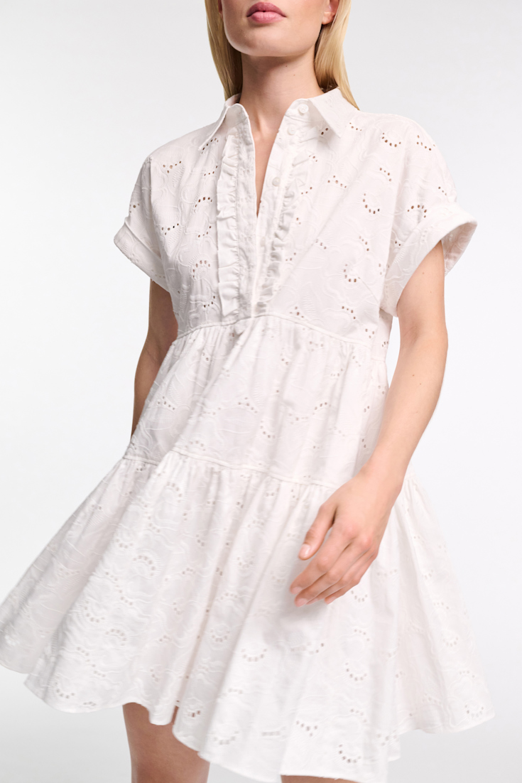 Dorothee Schumacher Kurzes Kleid aus Broderie Anglaise mit Rüschen-Details pure white