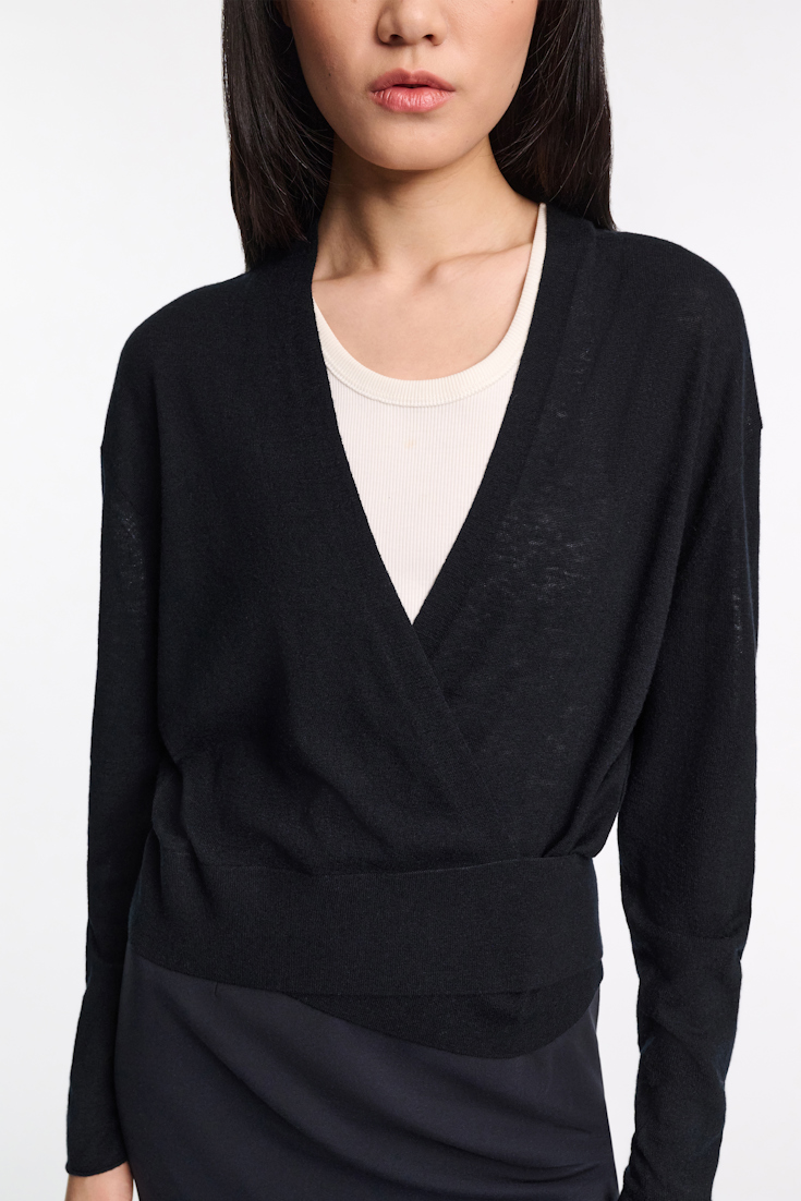 Dorothee Schumacher Wool-cashmere pullover with overlap hem pure black