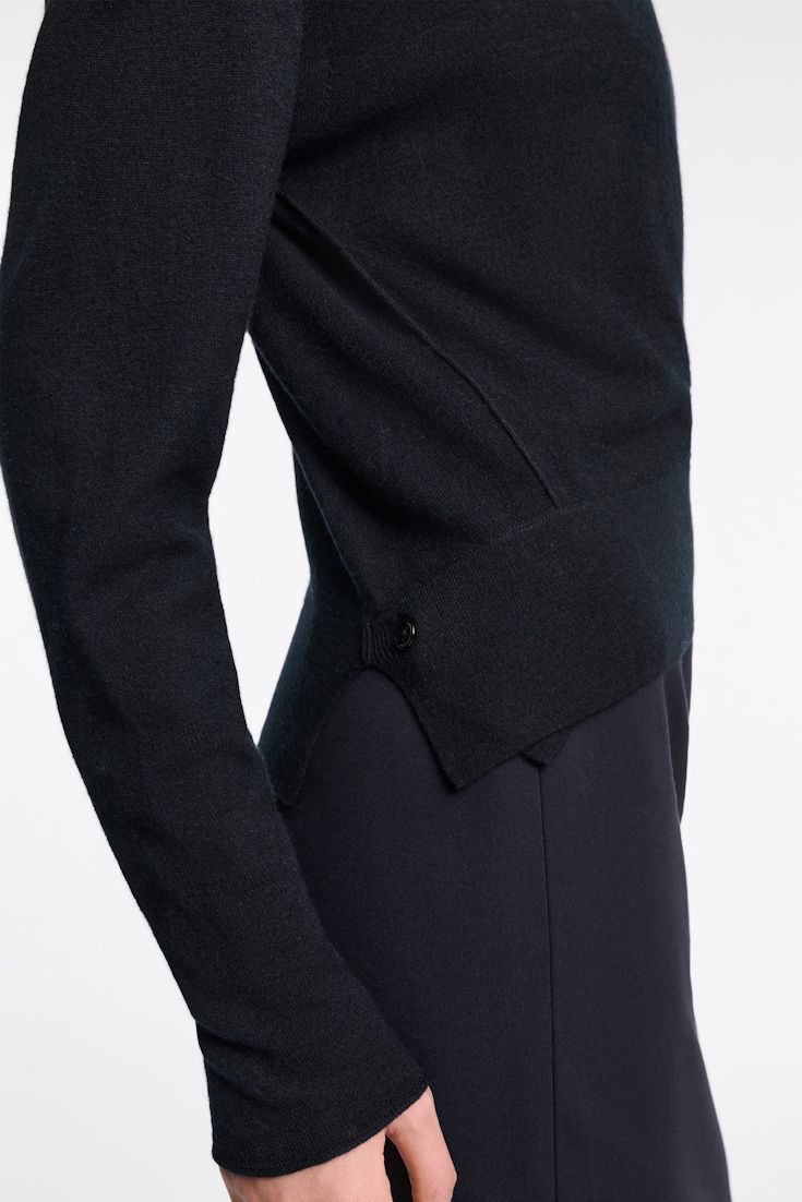 Dorothee Schumacher Wool-cashmere pullover with overlap hem pure black