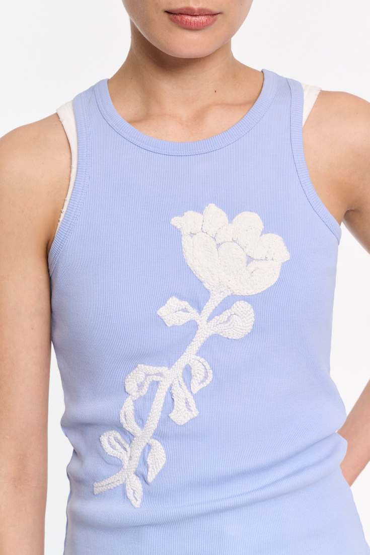 Dorothee Schumacher Ripptop mit Blumenstickerei soft cornflower