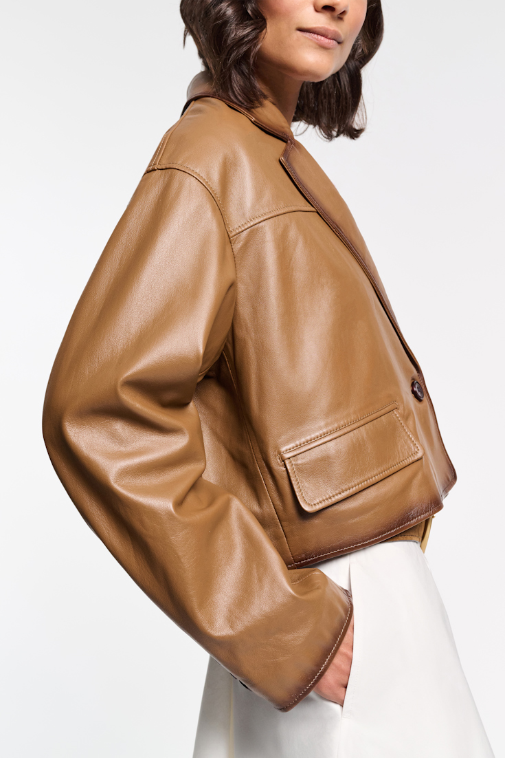 Dorothee Schumacher Verkürzter Blazer aus Lammleder tobacco