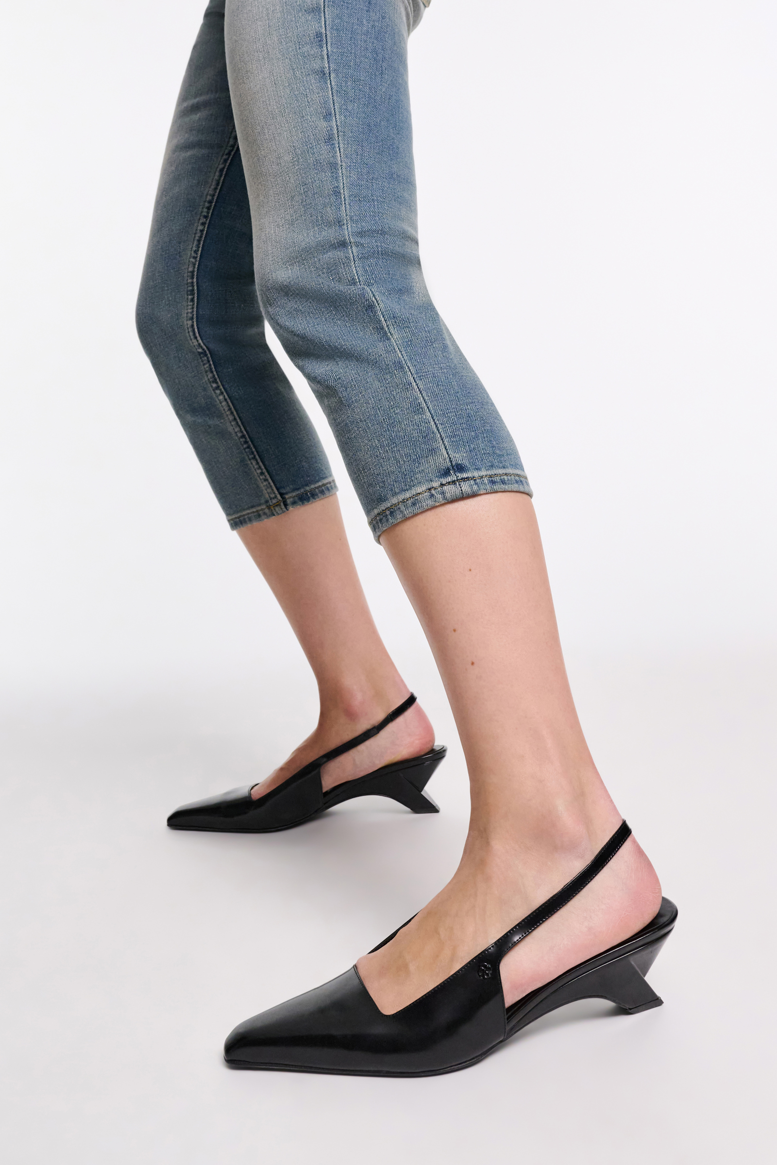 Dorothee Schumacher Fitted capri jeans with frayed waist vintage blue