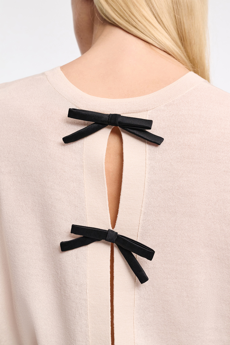 Dorothee Schumacher Pullover with satin bows on the back ivory