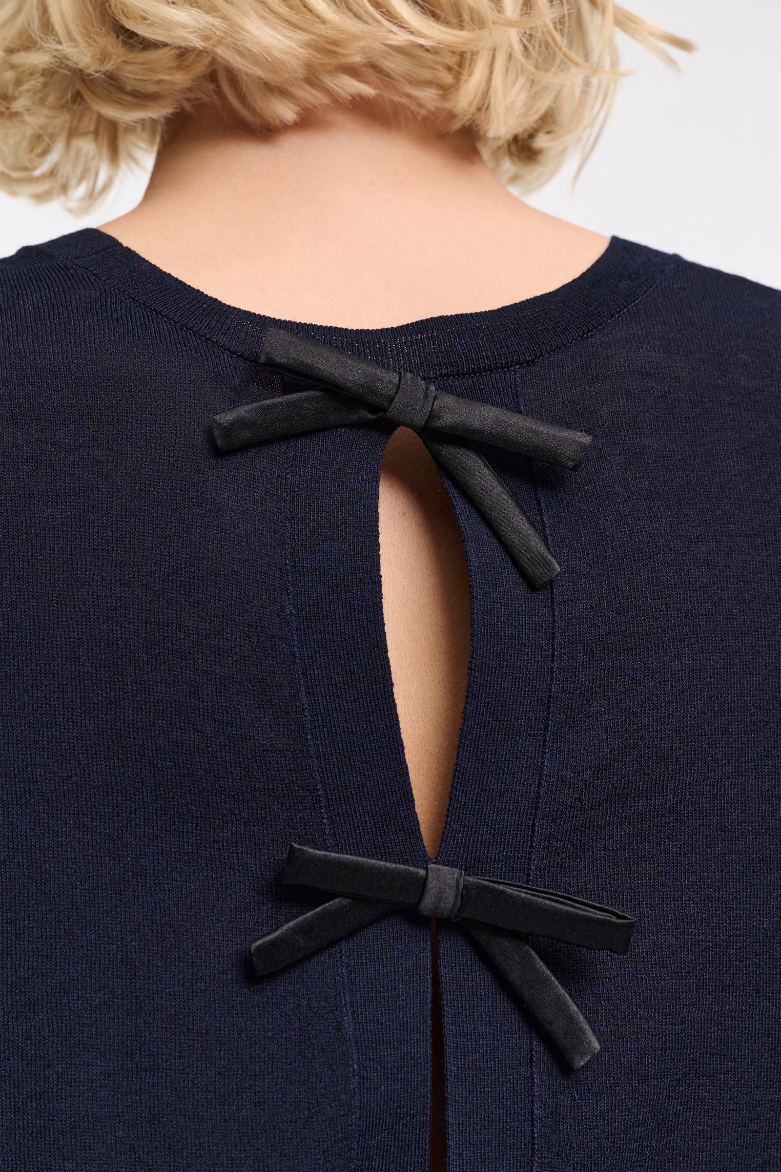 Dorothee Schumacher Pullover with satin bows on the back dark navy