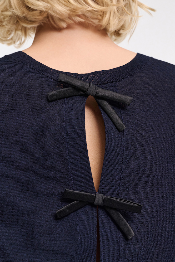 Dorothee Schumacher Pullover with satin bows on the back dark navy