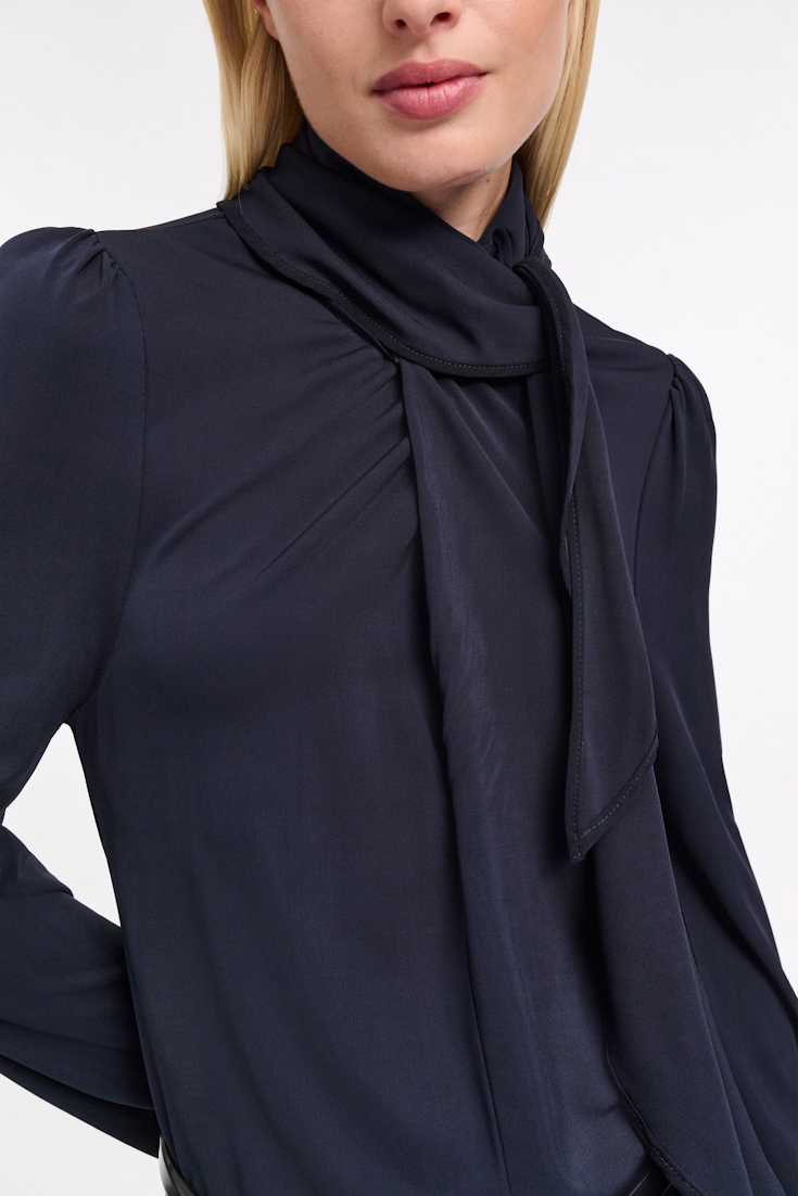 Dorothee Schumacher Kleid aus fließendem Crêpe-Jersey mit Volant dark navy