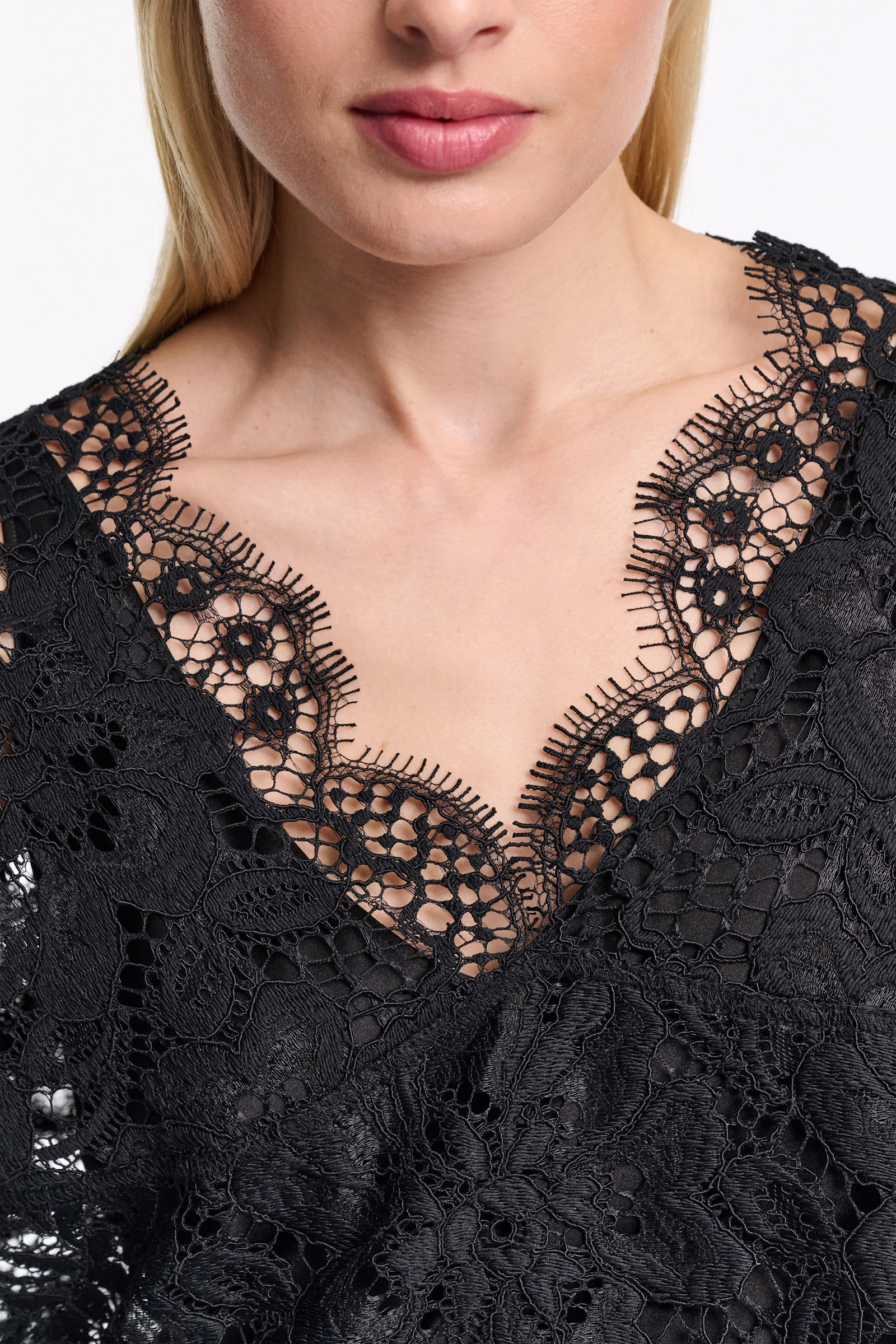 Dorothee Schumacher Verkürzte Bluse aus Spitze pure black