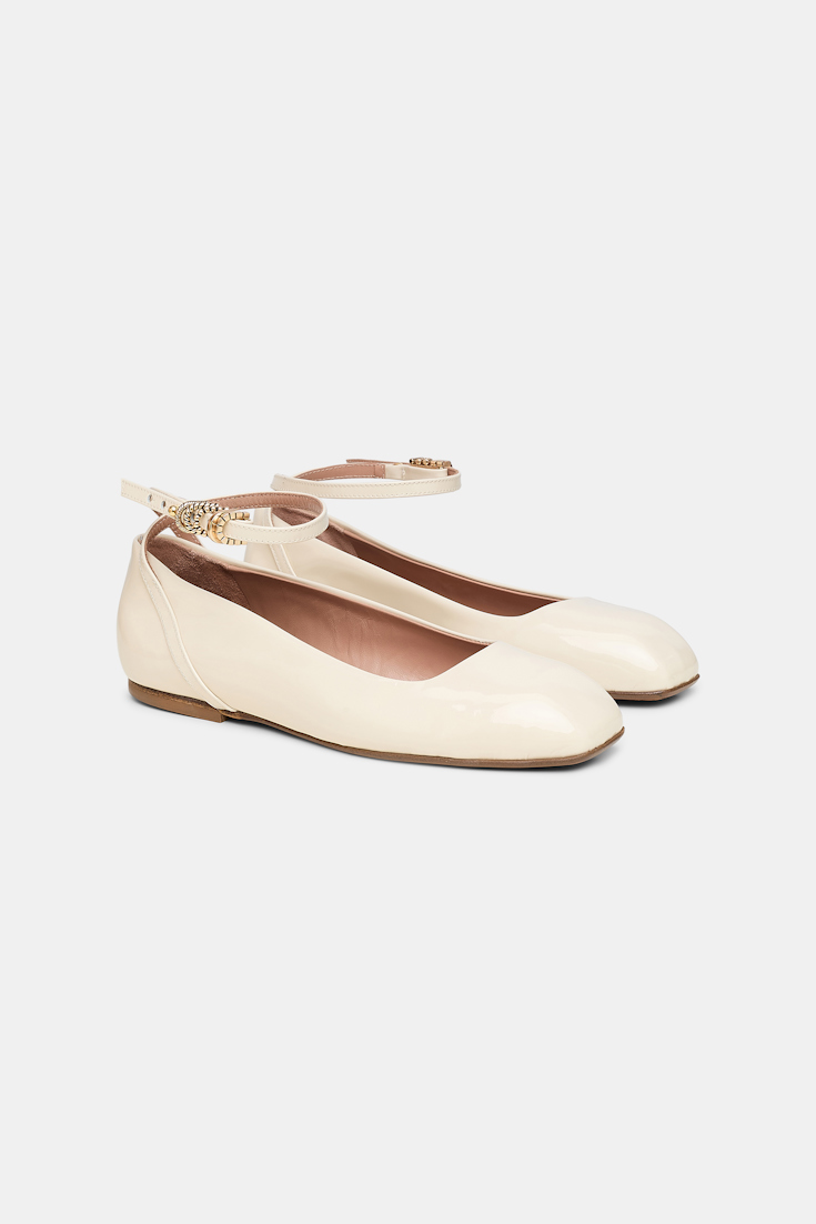 Dorothee Schumacher Patent leather ballerinas with ankle strap ivory