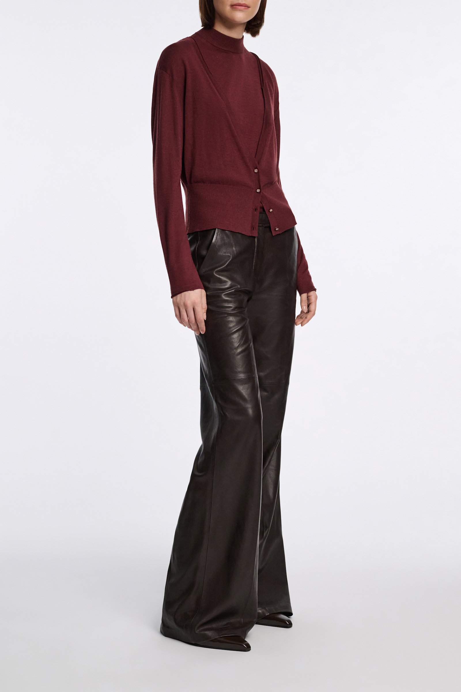 Dorothee Schumacher V-Neck Cardigan aus Merino und Seide deep redbrown