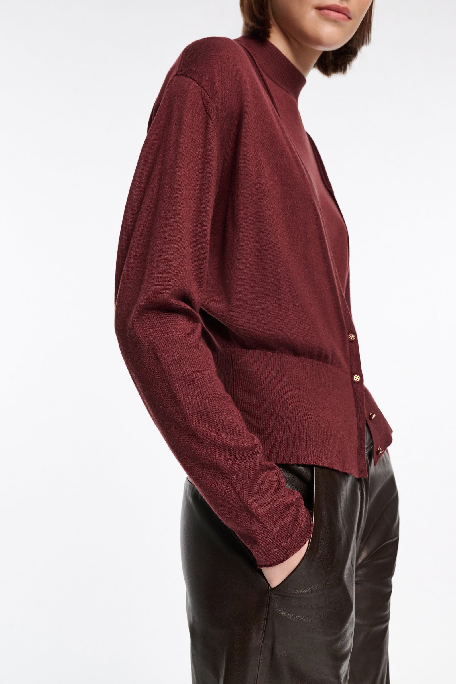 Dorothee Schumacher V-Neck Cardigan aus Merino und Seide deep redbrown