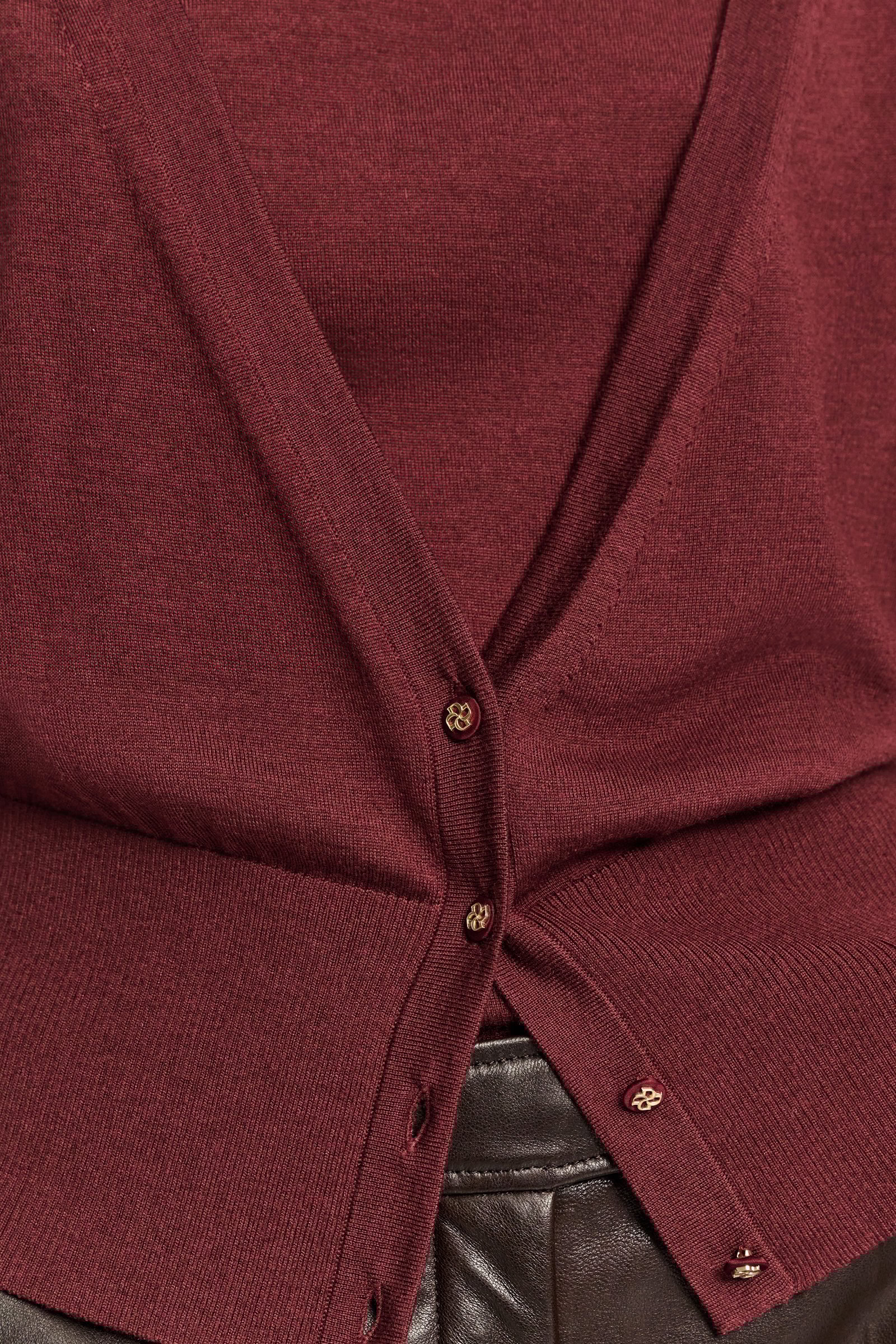 Dorothee Schumacher V-Neck Cardigan aus Merino und Seide deep redbrown