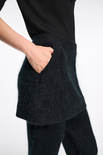 Dorothee Schumacher Fluffy Minirock aus Merino und Kaschmir pure black
