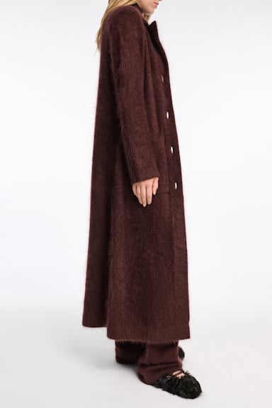 Dorothee Schumacher Fluffy Mantel aus Merino und Kaschmir dark chocolate