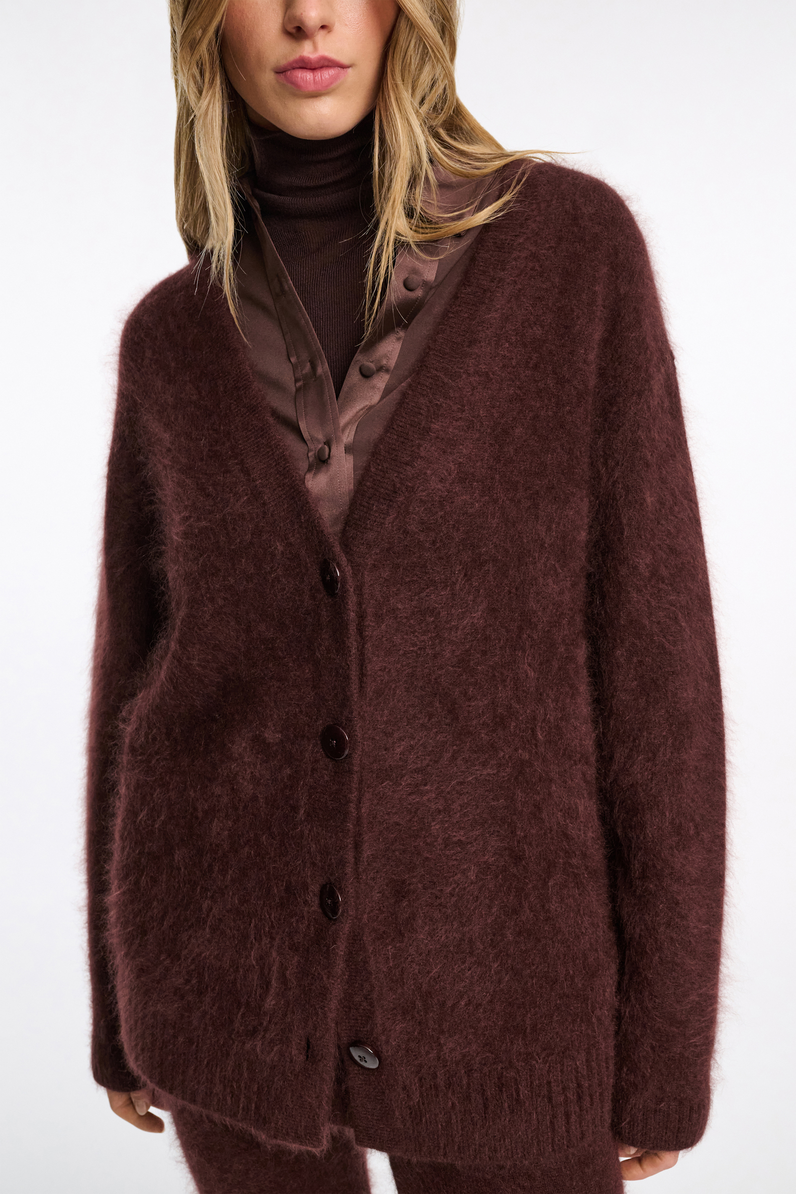 Dorothee Schumacher Fluffy Cardigan mit V-Ausschnitt dark chocolate