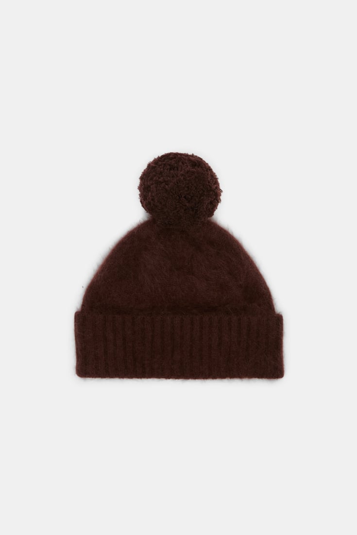 Dorothee Schumacher Fluffy Mütze mit Bommel dark chocolate