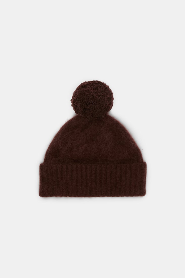 Dorothee Schumacher Fluffy Mütze mit Bommel dark chocolate