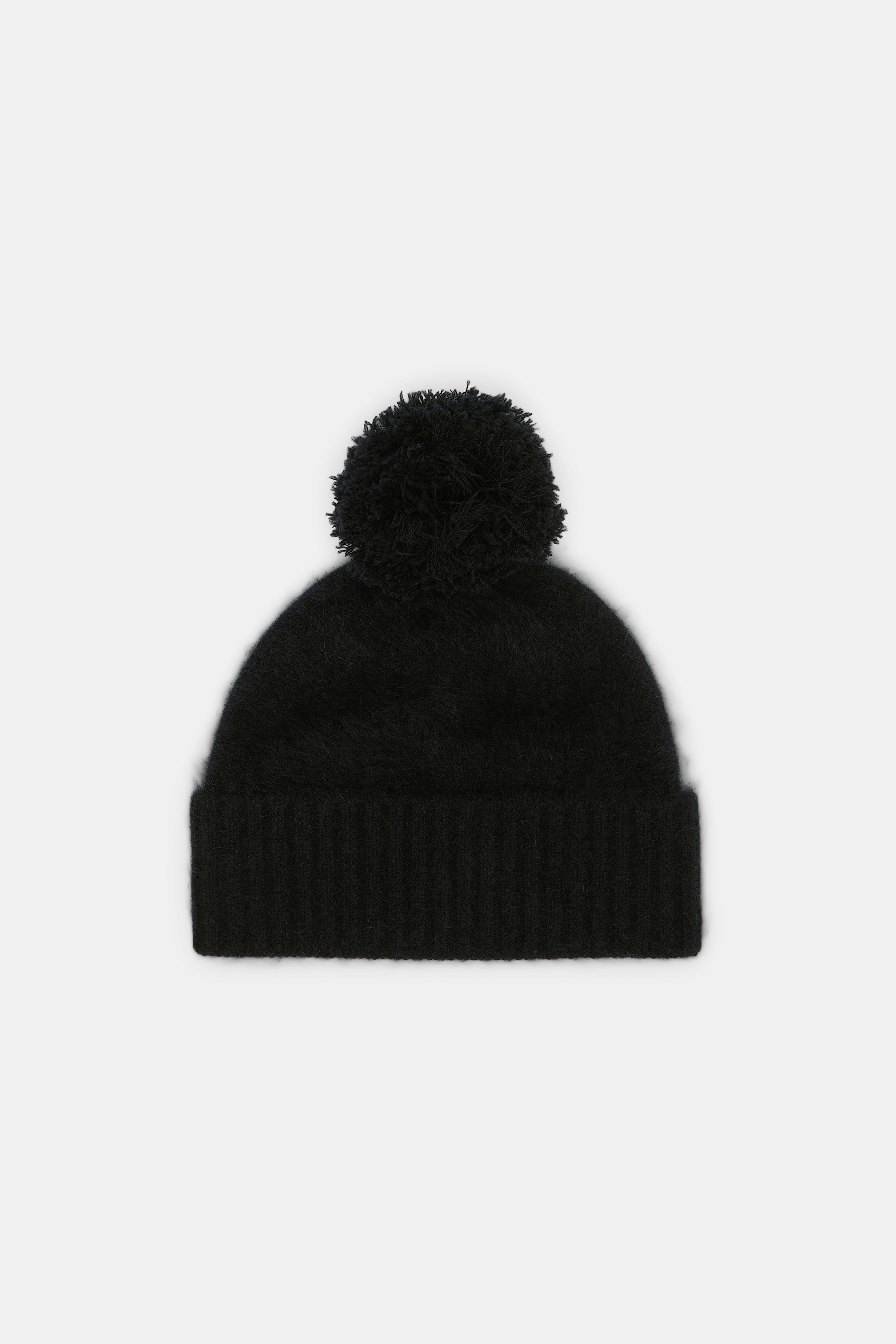 Dorothee Schumacher Fluffy Mütze mit Bommel pure black