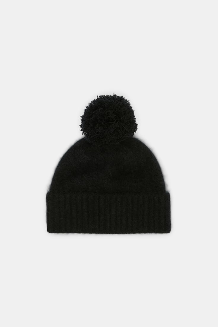 Dorothee Schumacher Fluffy Mütze mit Bommel pure black
