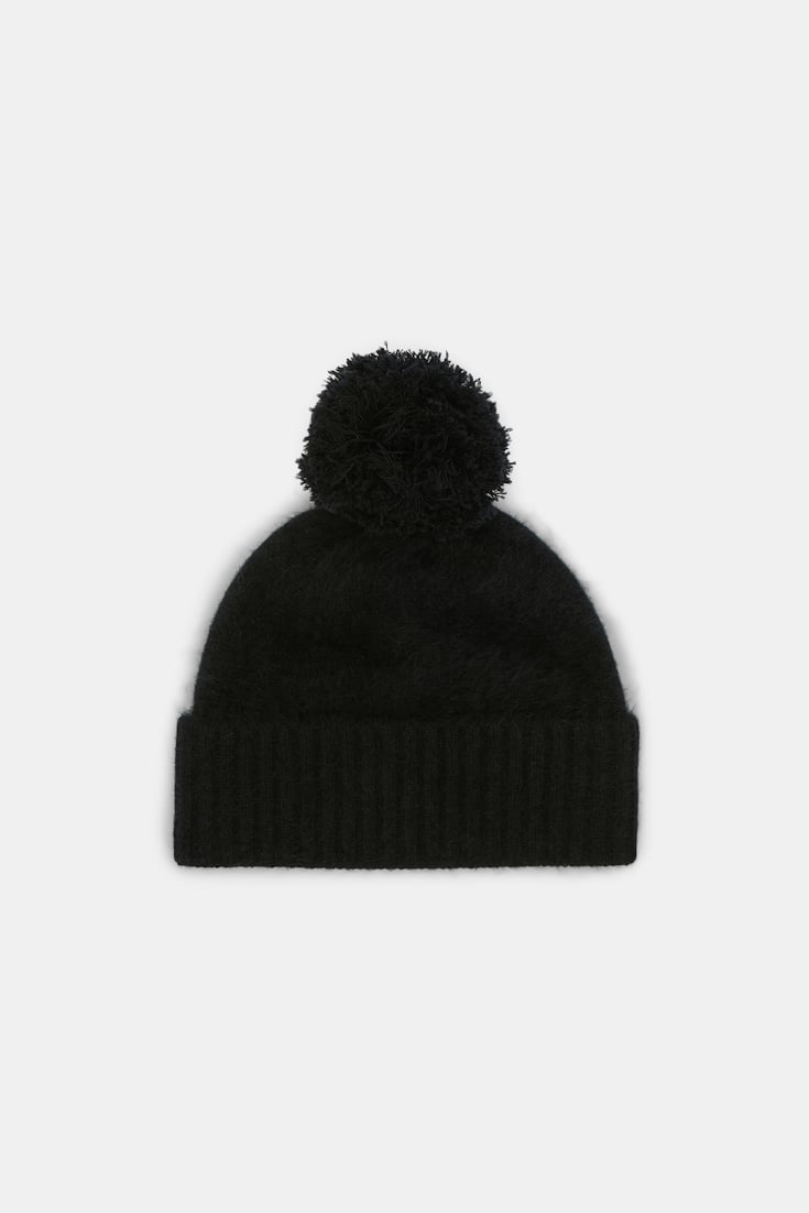 Dorothee Schumacher Fluffy Mütze mit Bommel pure black