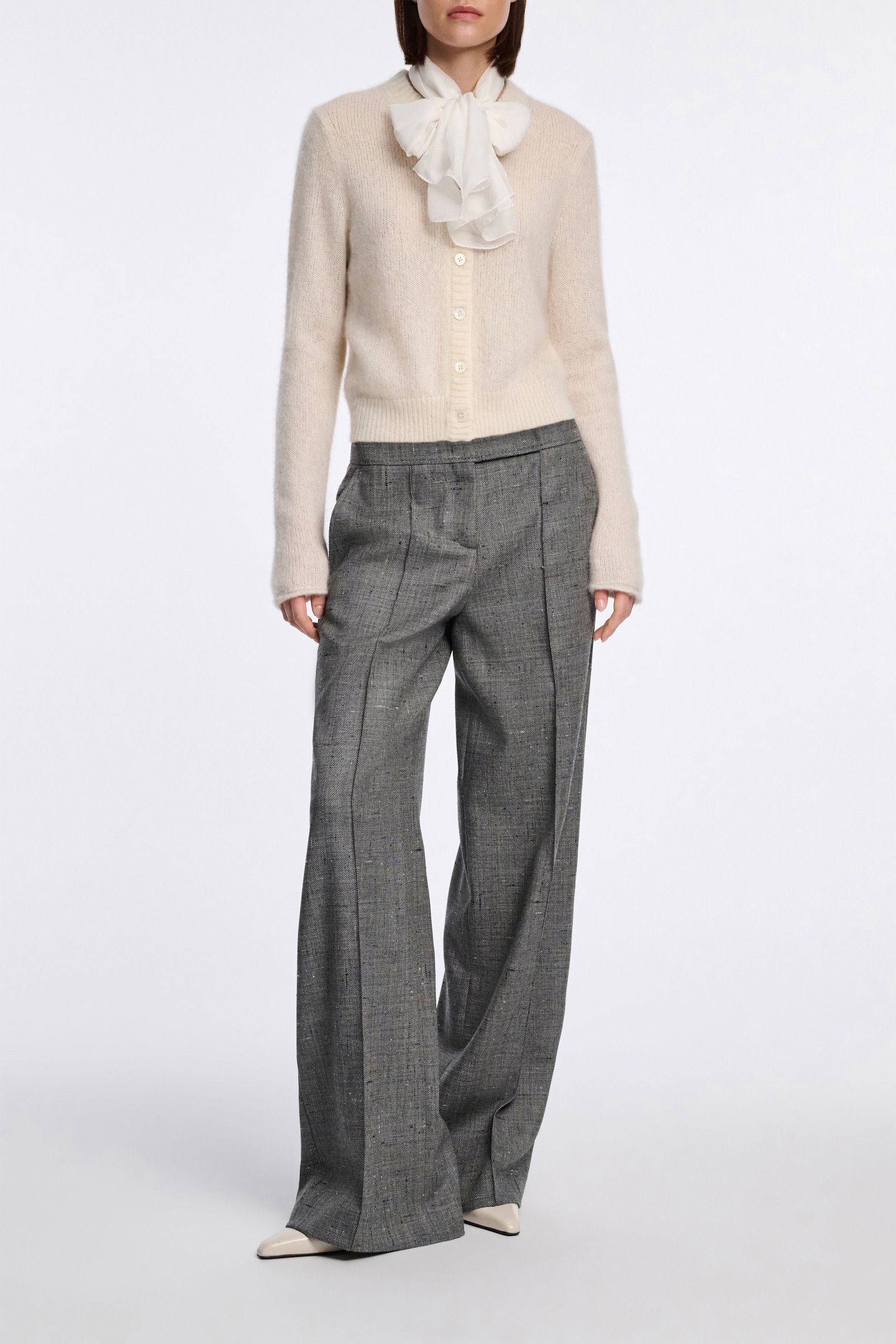 Dorothee Schumacher Cardigan mit Rundhalsausschnitt camellia white