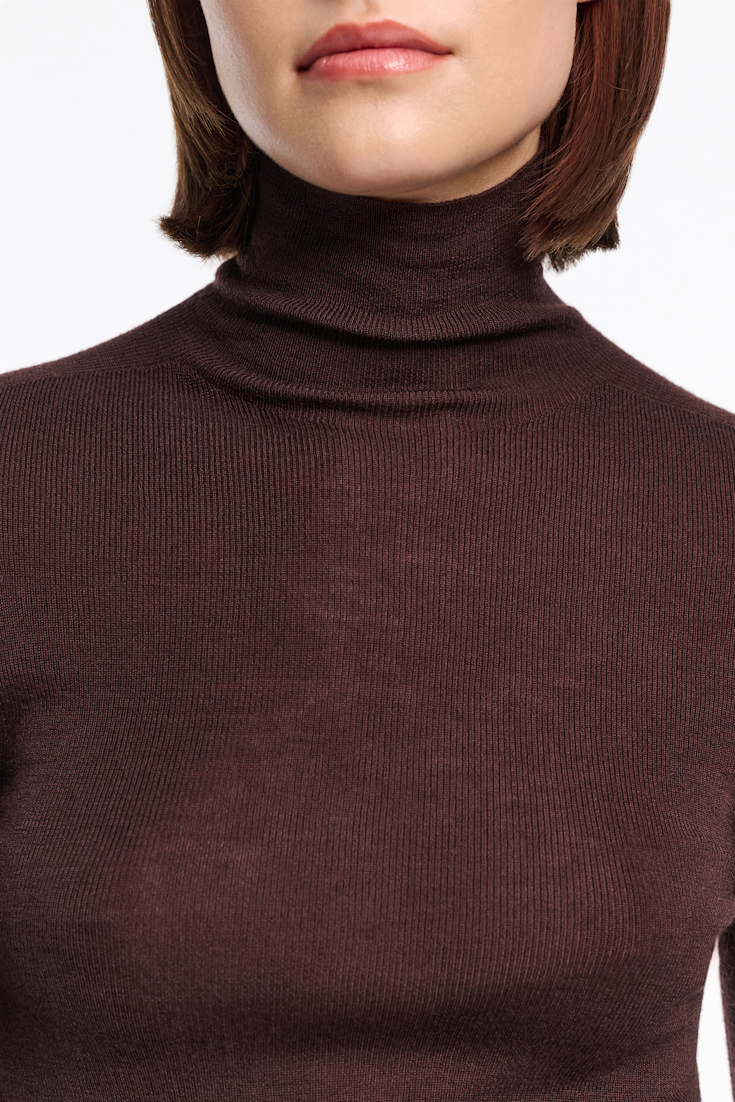 Dorothee Schumacher Nahtlos gestrickter Rollkragenpullover black chocolate