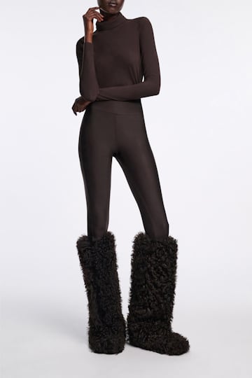 Dorothee Schumacher Longsleeve mit Rollkragen aus leichtem, technischem Jersey black chocolate