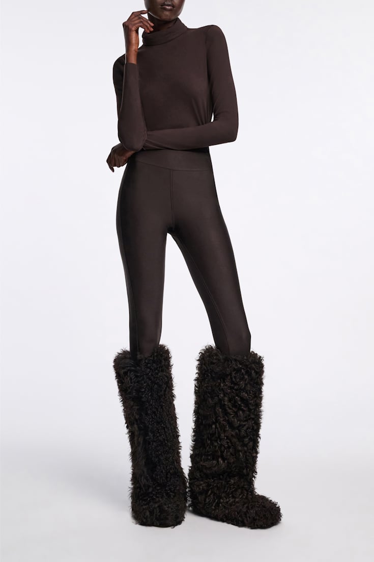 Dorothee Schumacher Longsleeve mit Rollkragen aus leichtem, technischem Jersey black chocolate