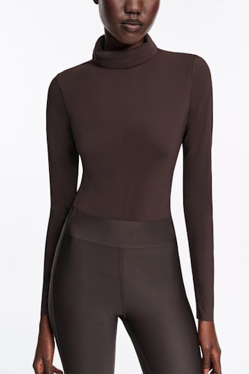 Dorothee Schumacher Longsleeve mit Rollkragen aus leichtem, technischem Jersey black chocolate