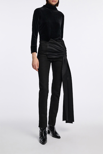 Dorothee Schumacher Rollkragentop aus Stretch-Samt pure black