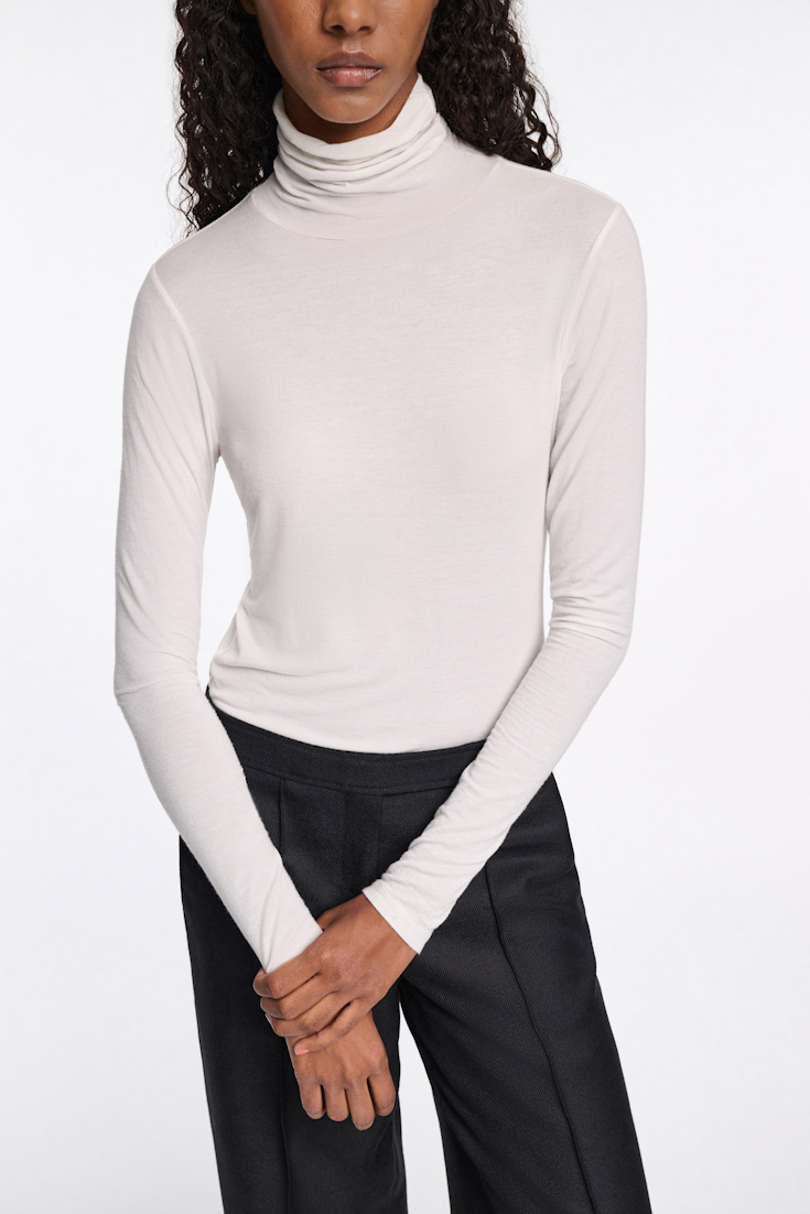 Dorothee Schumacher Softes Longsleeve mit Rollkragen eggshell