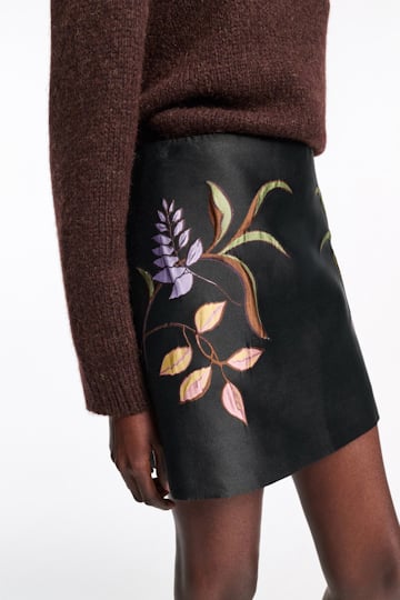 Dorothee Schumacher Kurzer Rock aus dreidimensionalem Cloque-Jacquard pure black