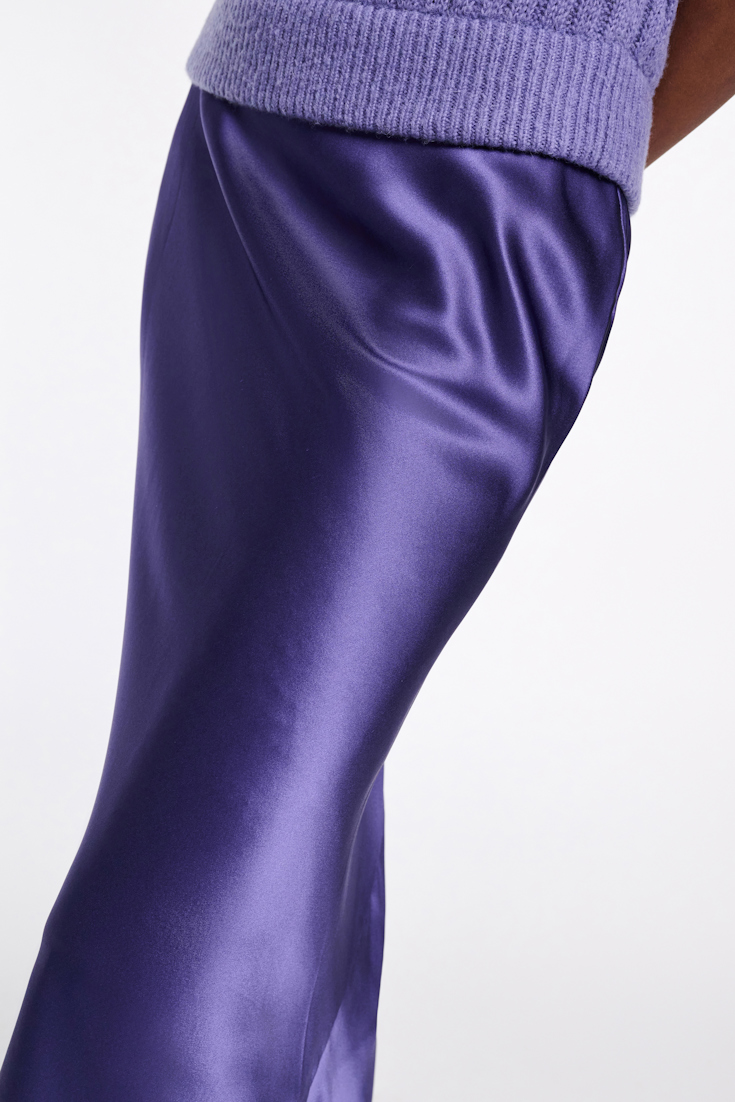 Dorothee Schumacher Bias cut midi-skirt in silk satin iris