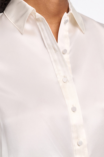 Dorothee Schumacher Bluse aus Seidensatin mit Polokragen eggshell