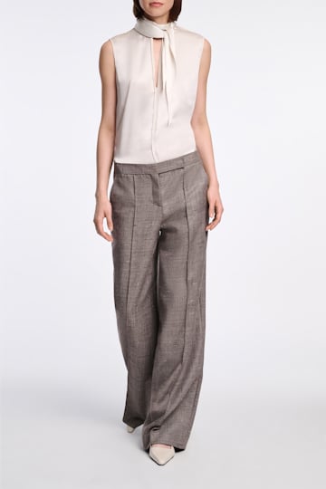 Dorothee Schumacher Ärmellose Bluse aus Seidensatin eggshell