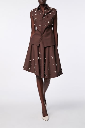 Dorothee Schumacher Von Hand bestickte, ärmellose Bluse chocolate