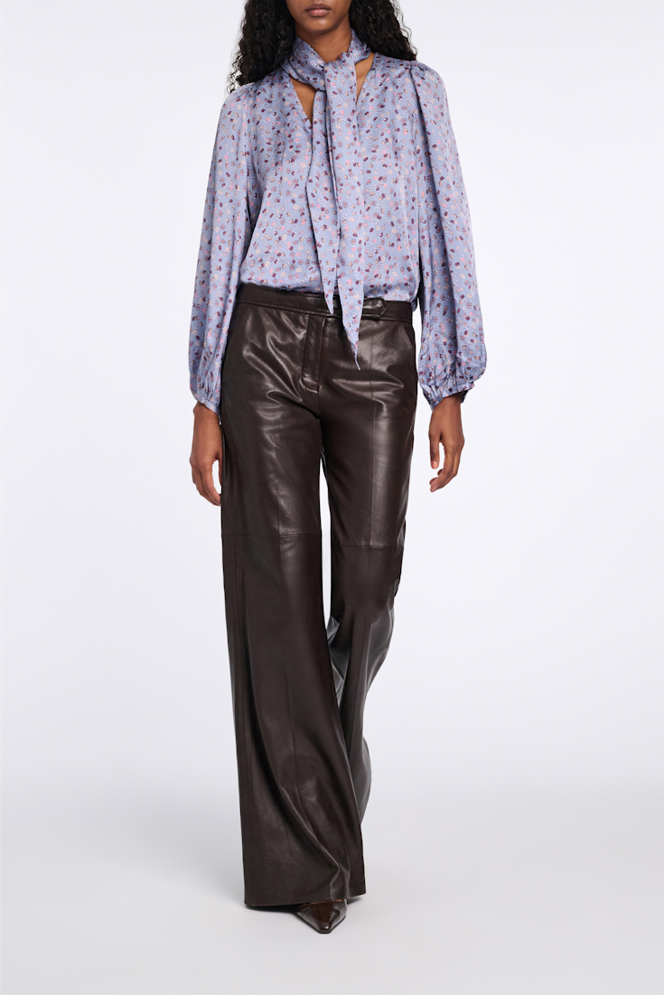 Dorothee Schumacher T-Blouse aus gehämmertem Satin Baby Blossom blue